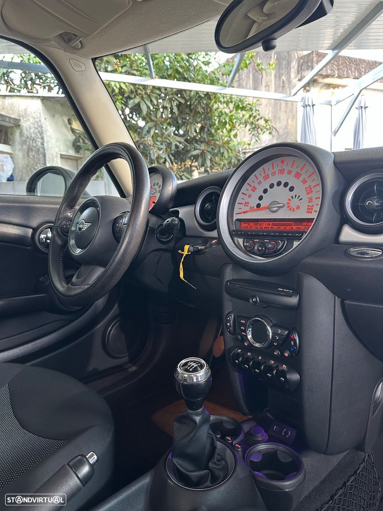 MINI 3 Portas One D - 21