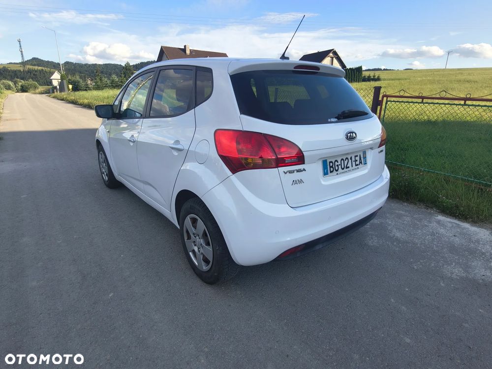 Kia Venga 1.4 CRDi S - 2