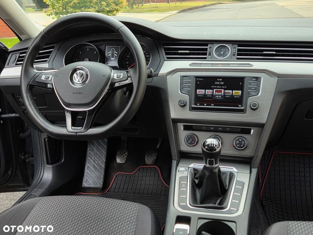 Volkswagen Passat 2.0 TDI (BlueMotion Technology) Trendline - 27