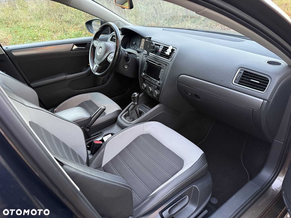 Volkswagen Jetta - 8