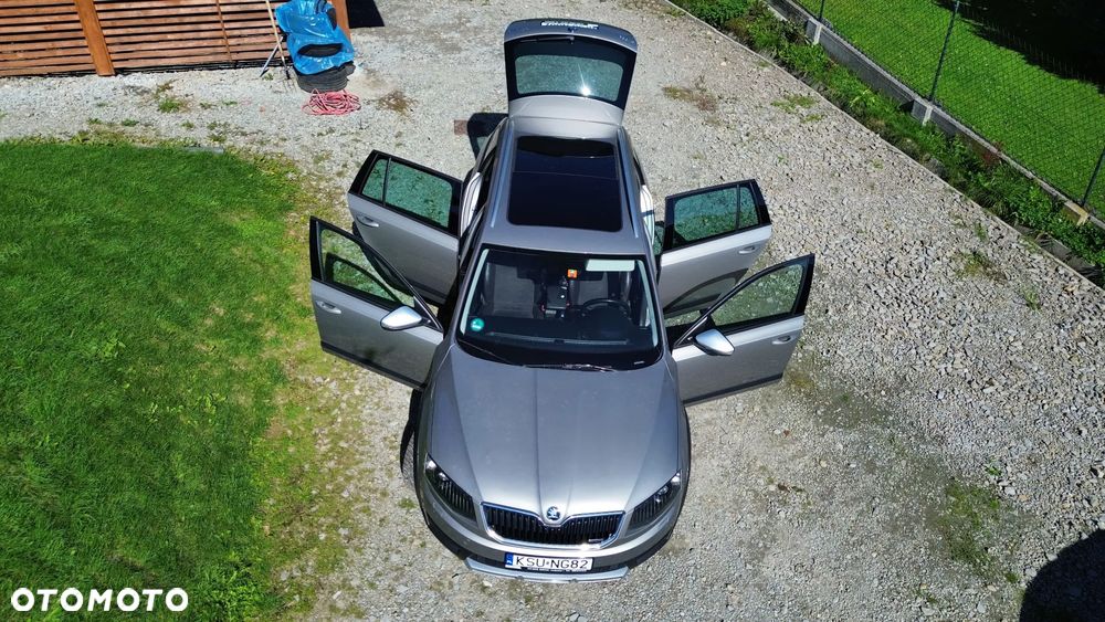 Skoda Octavia Combi 2.0 TDI 4x4 DSG Scout - 2