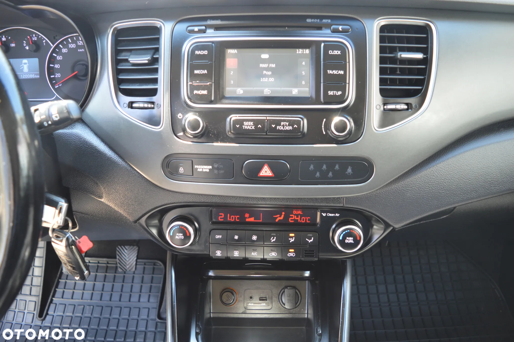 Kia Carens 1.6 GDI Dream Team Edition - 18