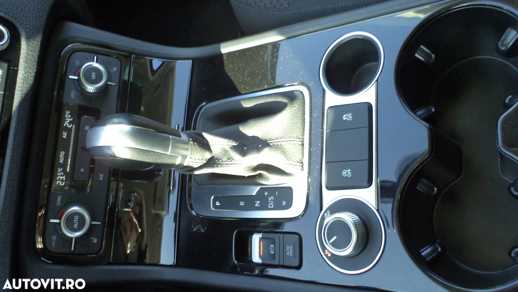 Volkswagen Touareg 3.0 V6 TDI BMT - 16