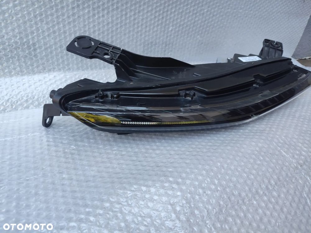 REFLEKTOR LAMPA LED DRL KIERUNKOWSKAZ PRAWY PRZÓD CITROEN C5X 9833775580 - 2