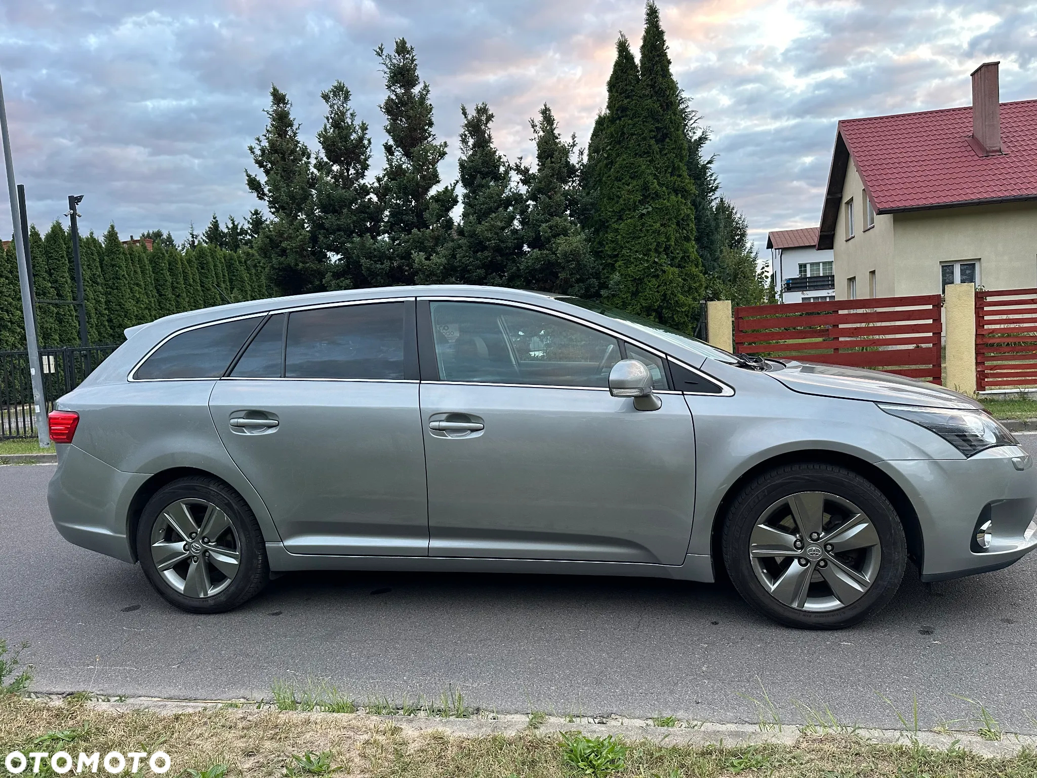 Toyota Avensis Combi 1.8 Executive - 8