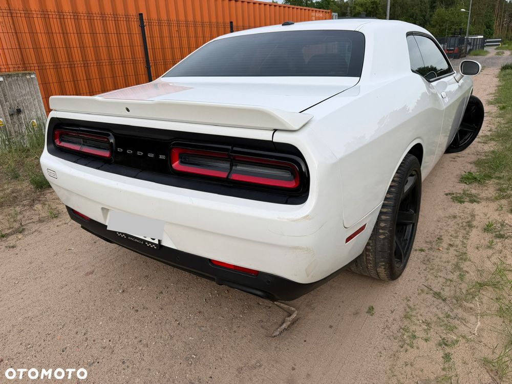 Dodge Challenger - 10