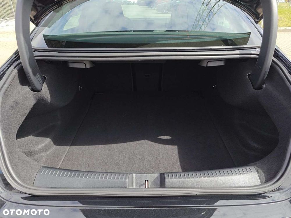 Mercedes-Benz CLA - 12