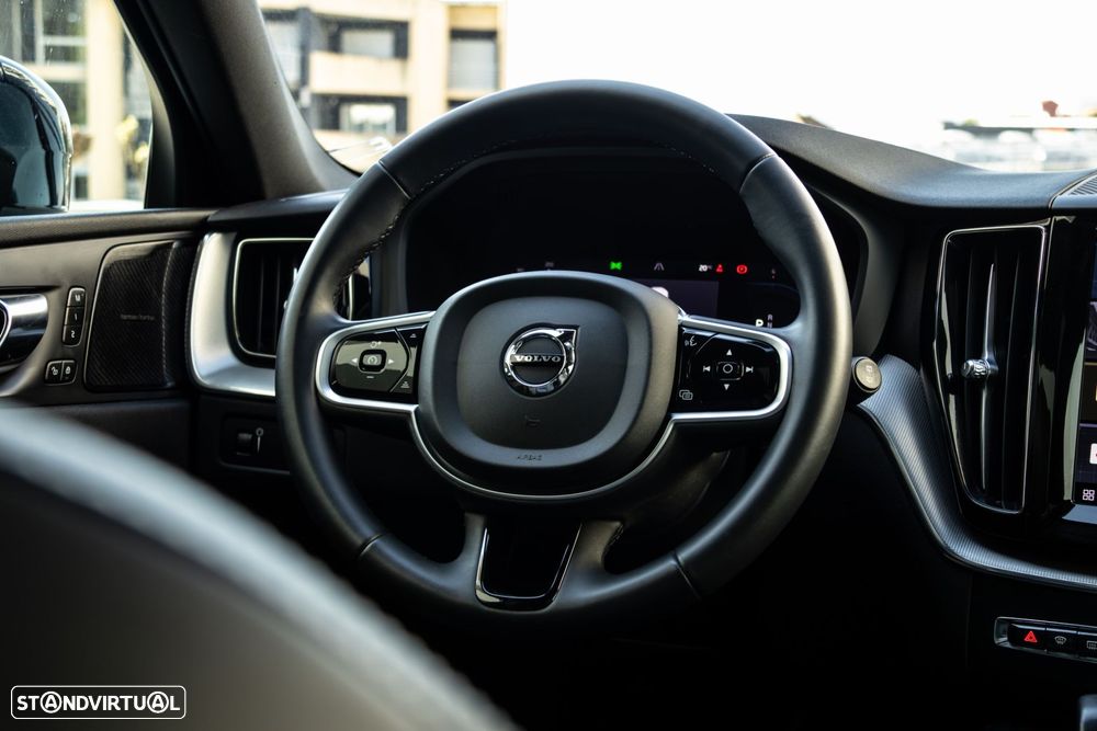 Volvo XC 60 2.0 B4 R-Design Geartronic - 12