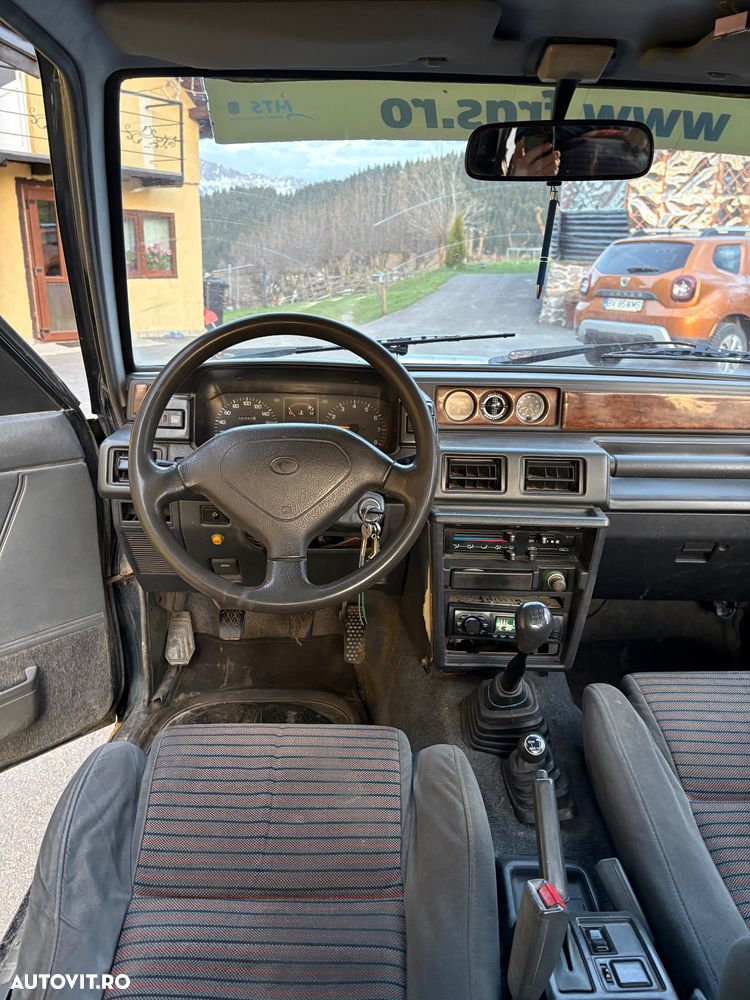 Daihatsu Feroza - 12