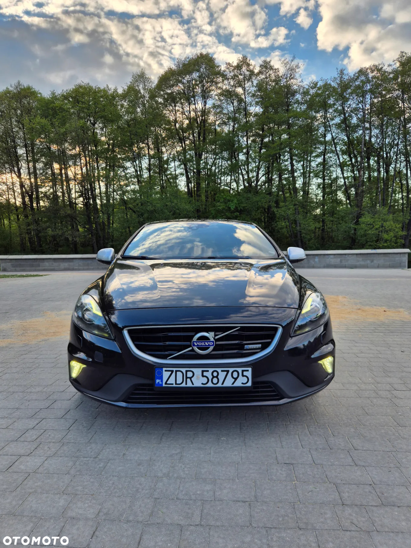 Volvo V40 D4 Drive-E R-Design Summum - 2