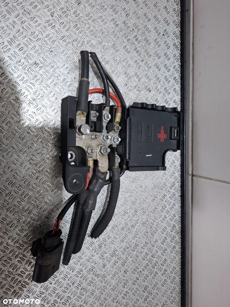 Rozdzielacz prądu Audi A4 B8 Lift A5 2013 rok nr 8K0937517B - 1