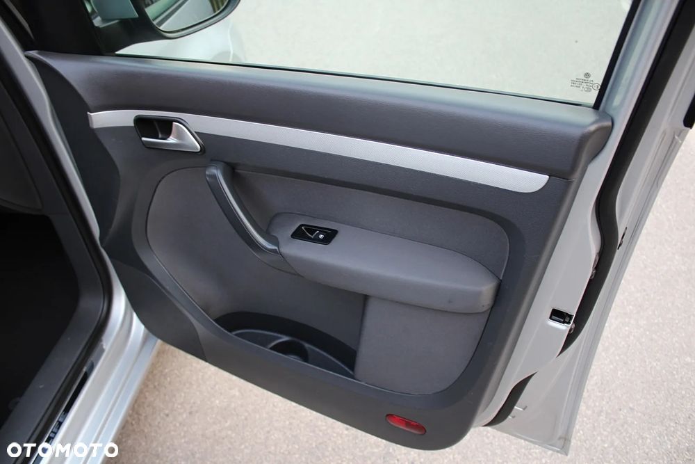 Volkswagen Touran 2.0 TDI DPF Life - 25