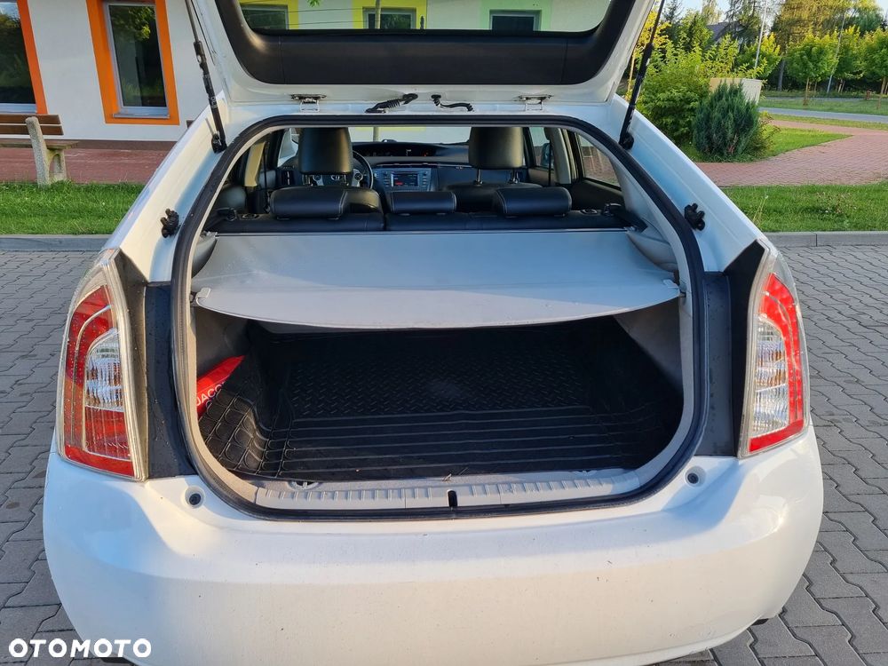 Toyota Prius (Hybrid) Life - 8