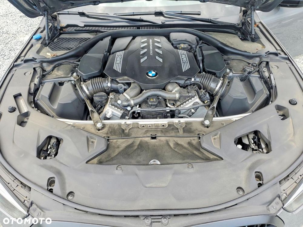 BMW Seria 8 - 12