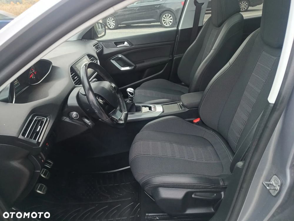 Peugeot 308 BlueHDi 130 Allure - 23