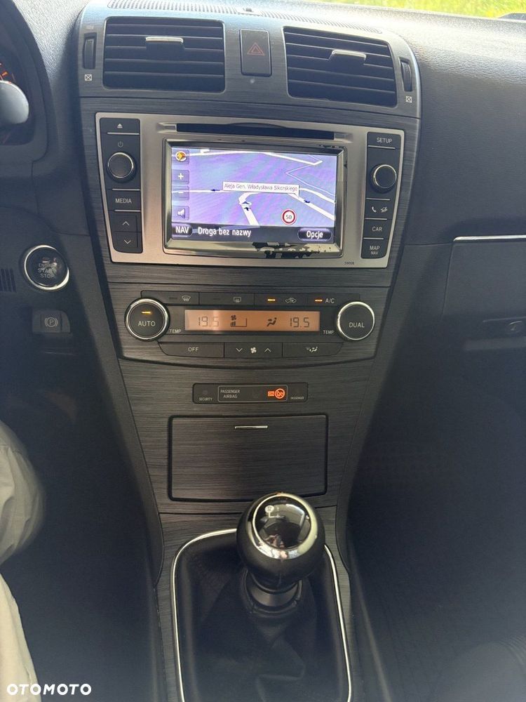 Toyota Avensis - 11