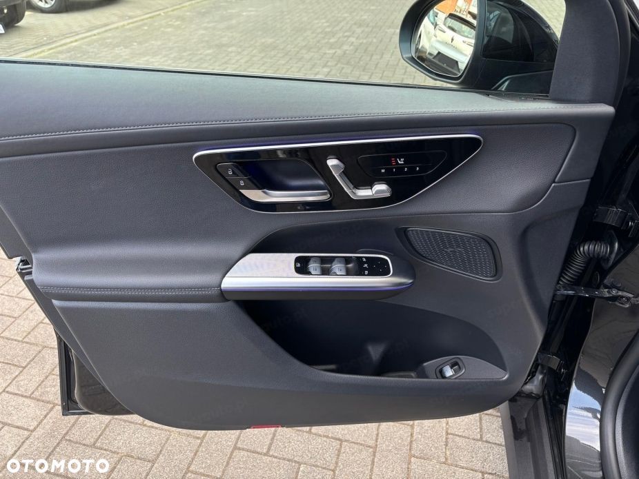 Mercedes-Benz GLC - 12