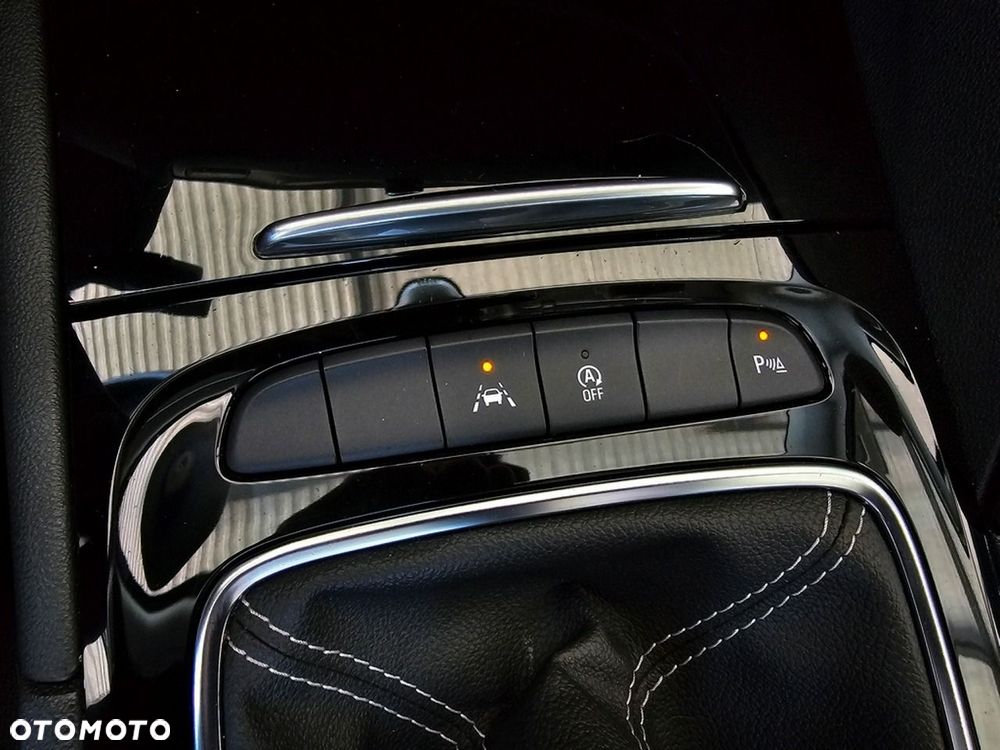 Opel Insignia - 26