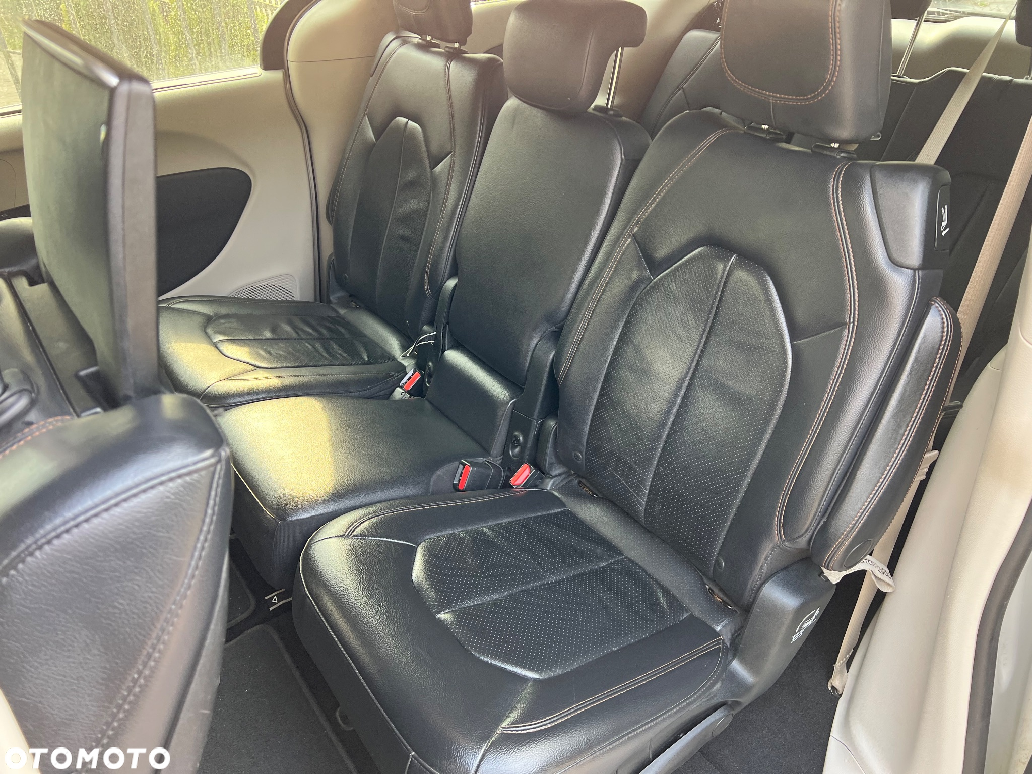 Chrysler Pacifica - 30
