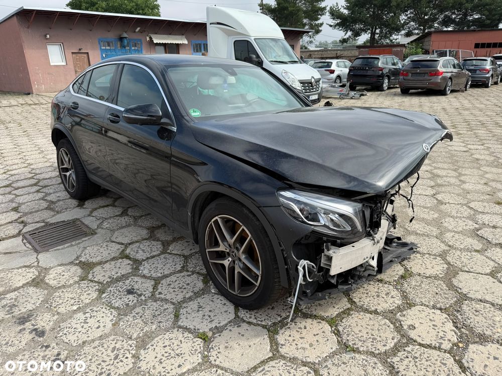 Mercedes-Benz GLC 250 4Matic 9G-TRONIC AMG Line - 9