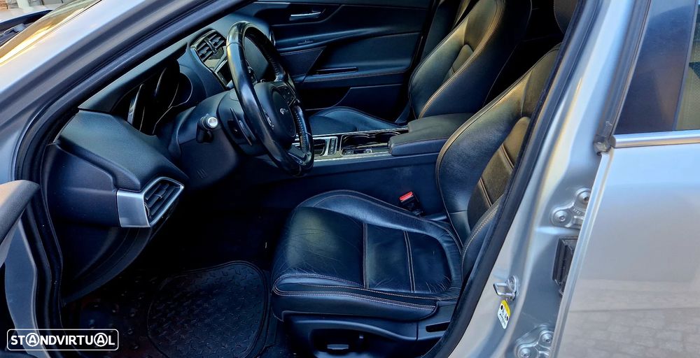 Jaguar XE 2.0 D Prestige Aut. - 8