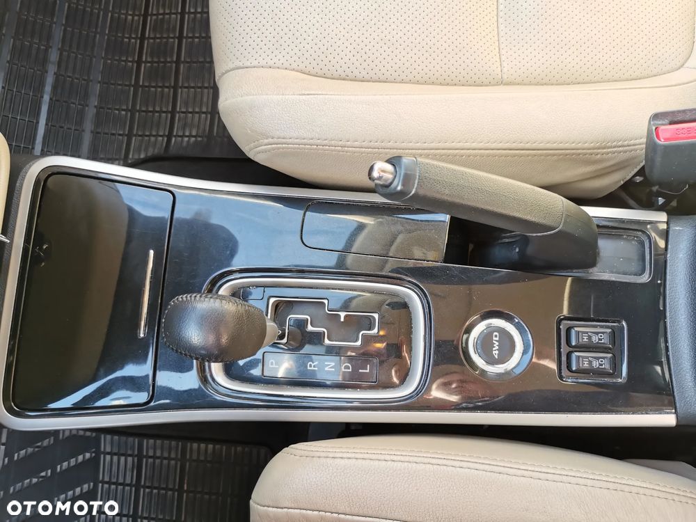 Mitsubishi Outlander 2.0 Intense + Navi 4WD CVT - 16