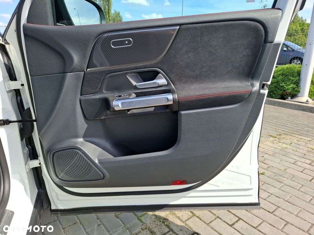 Mercedes-Benz GLB 200 4-Matic AMG Line 8G-DCT - 20