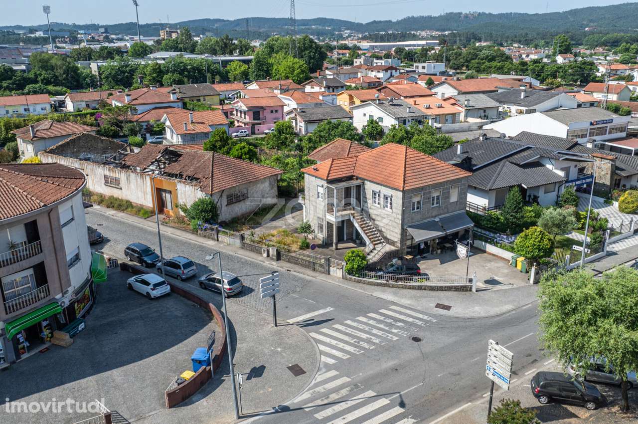 Moradia T5 4 frentes no Centro da Trofa - Grande imagem: 2/18