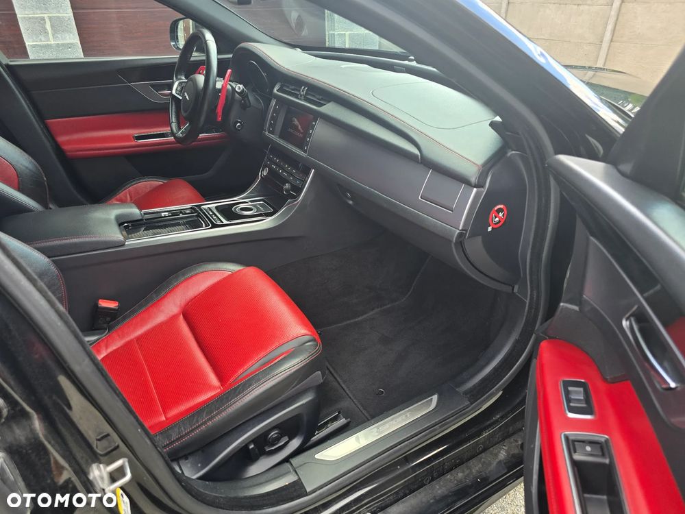 Jaguar XF 20d R-Sport - 14