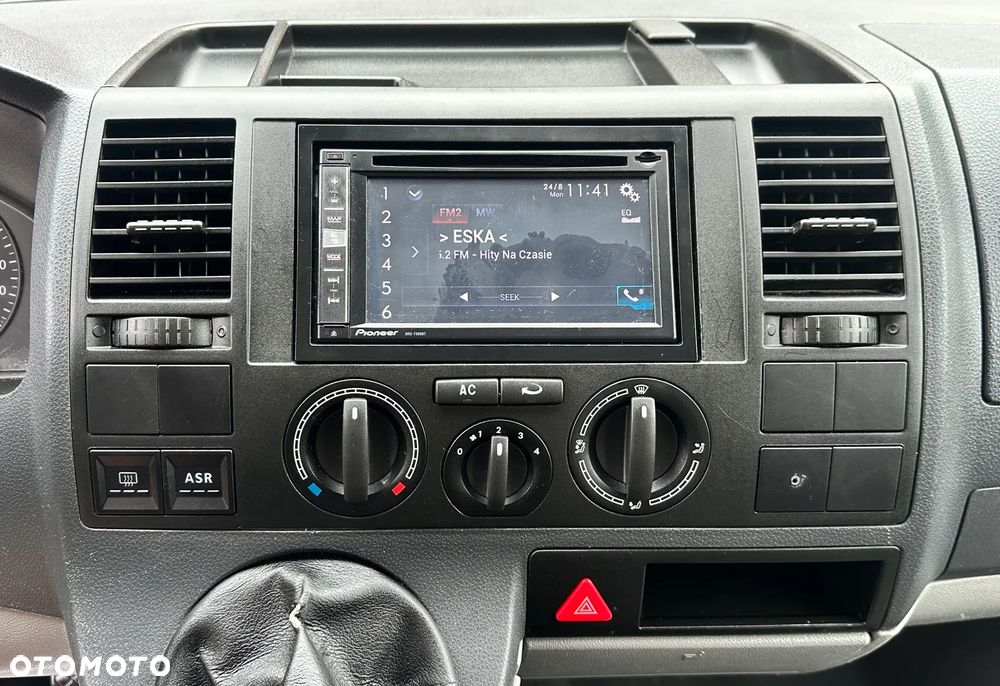 Volkswagen Multivan - 15