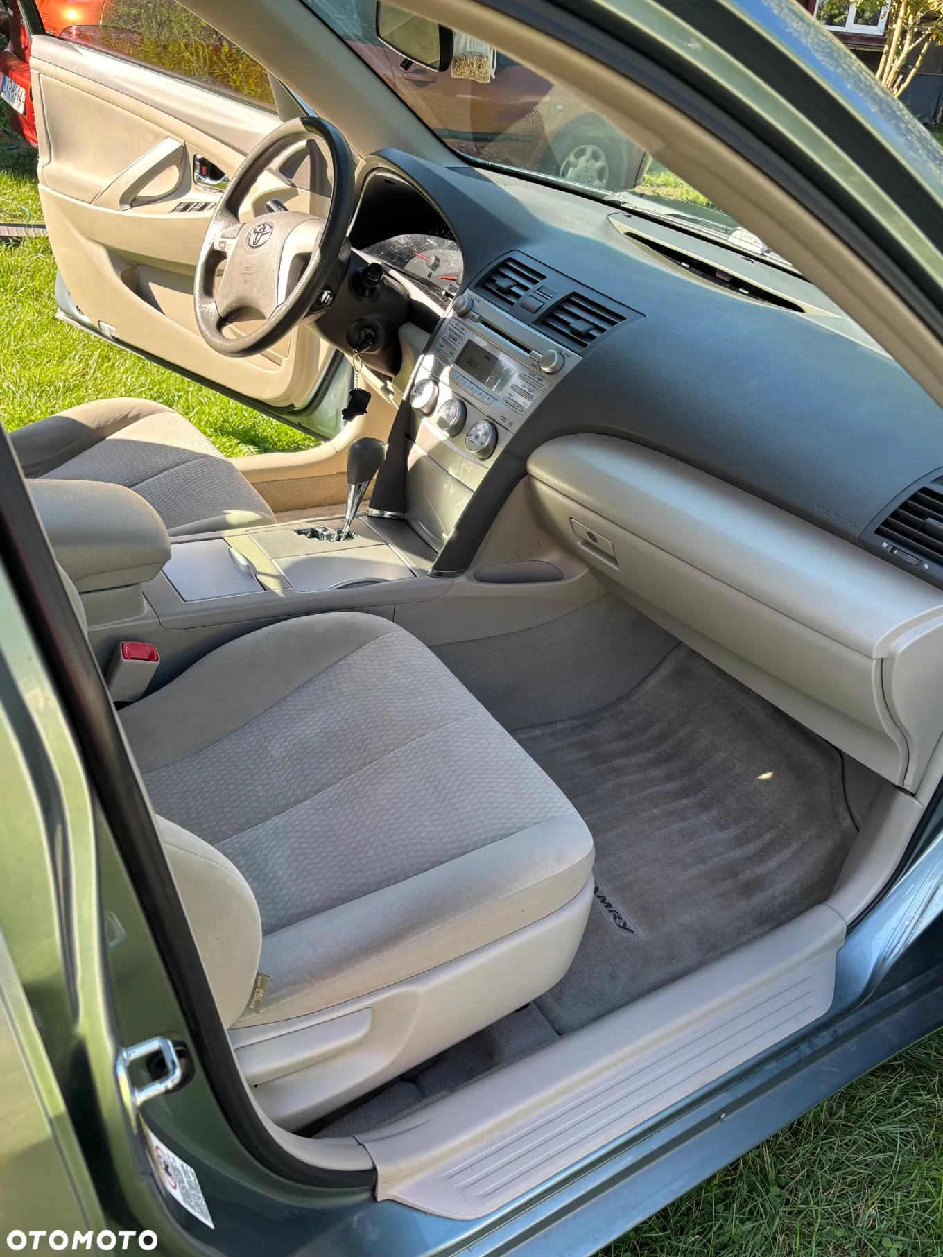 Toyota Camry 2.5 LE - 16