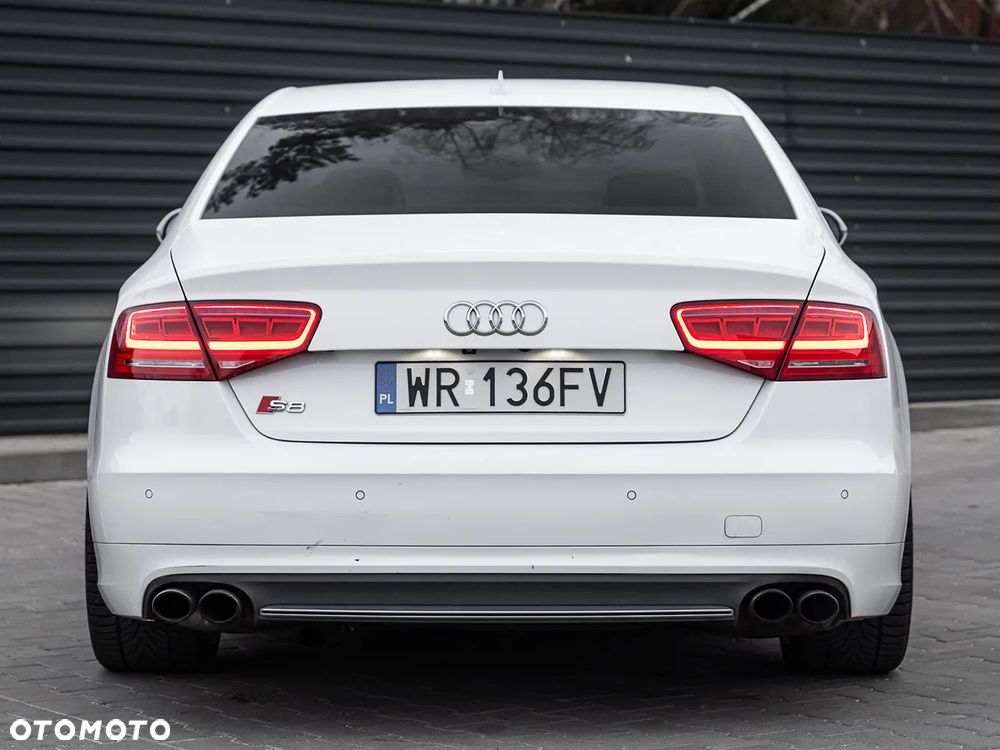 Audi S8 - 8