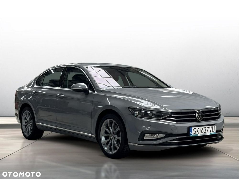 Volkswagen Passat - 1