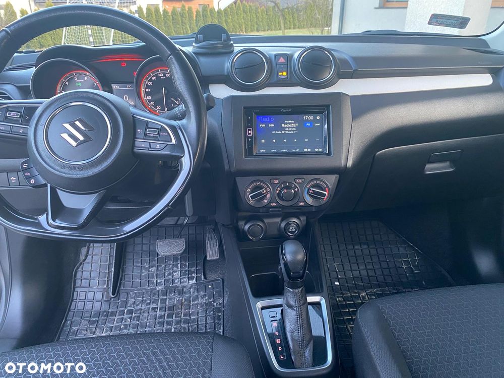 Suzuki Swift 1.2 Premium Plus CVT - 9