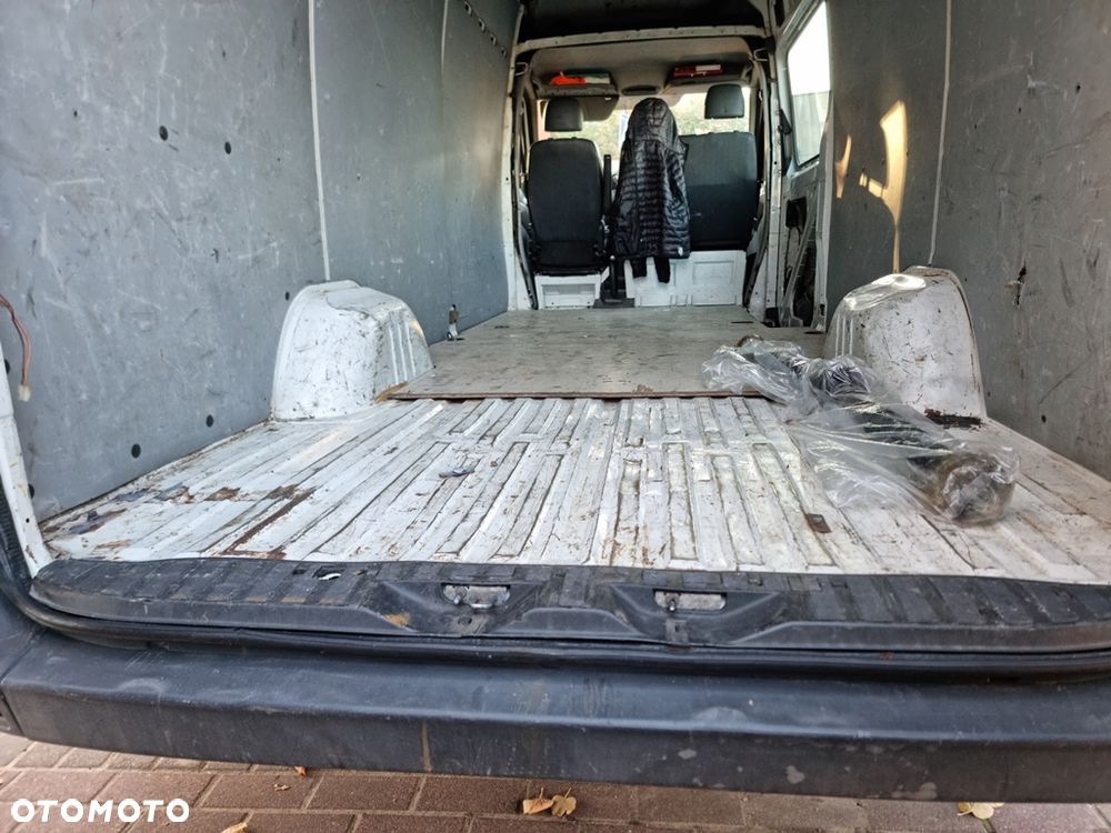 Mercedes-Benz Sprinter - 16