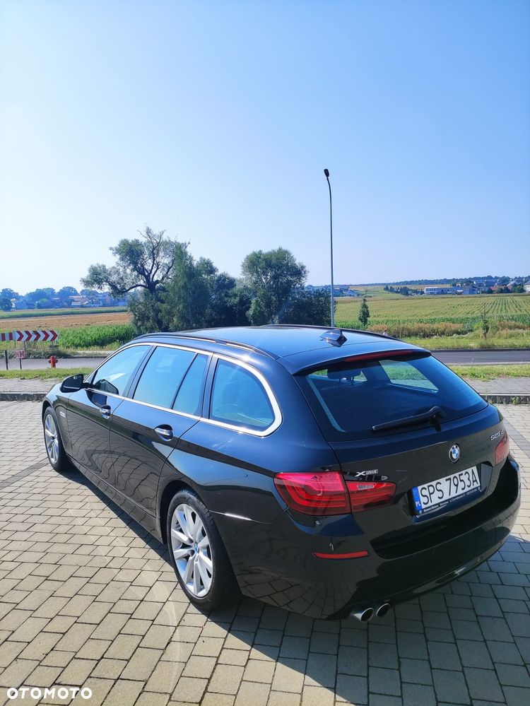 BMW Seria 5 525d xDrive - 14