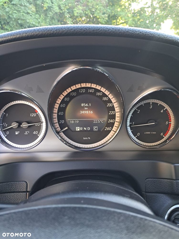Mercedes-Benz Klasa C 220 CDI DPF Automatik BlueEFFICIENCY Avantgarde - 16
