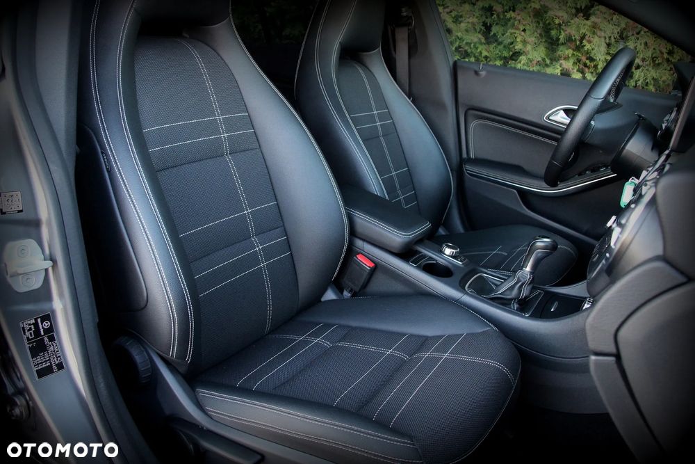 Mercedes-Benz CLA 180 Urban - 12