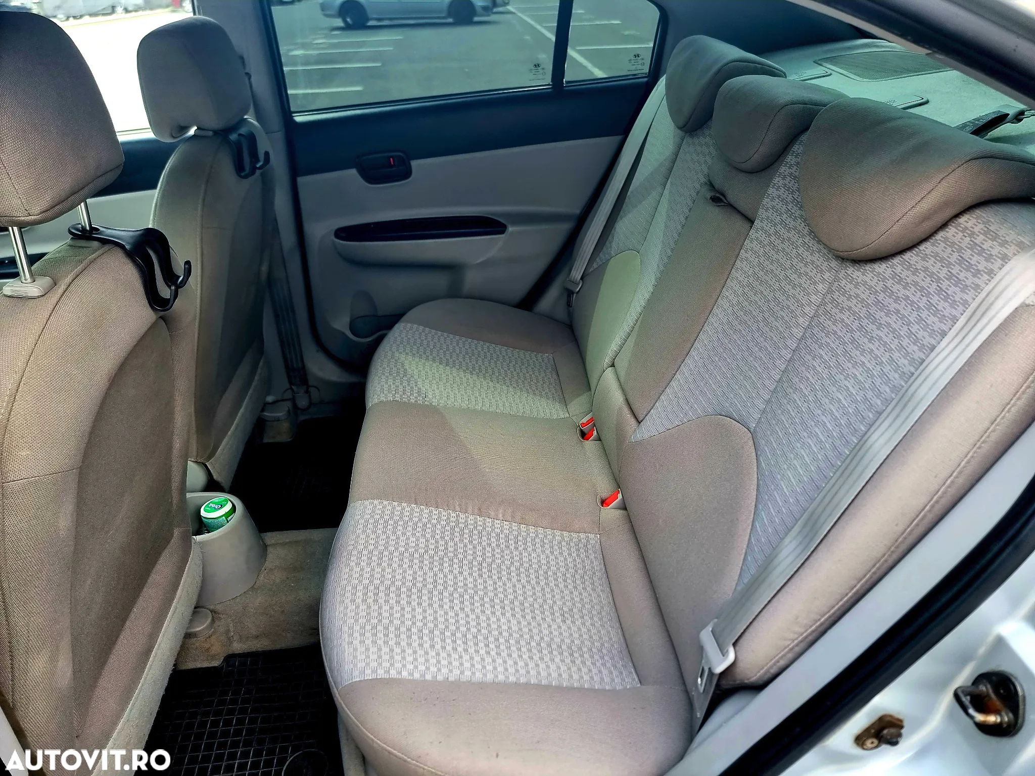 Hyundai Accent - 4