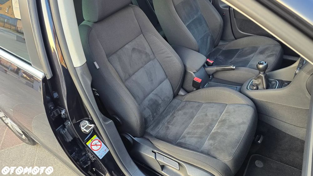 Volkswagen Golf - 24