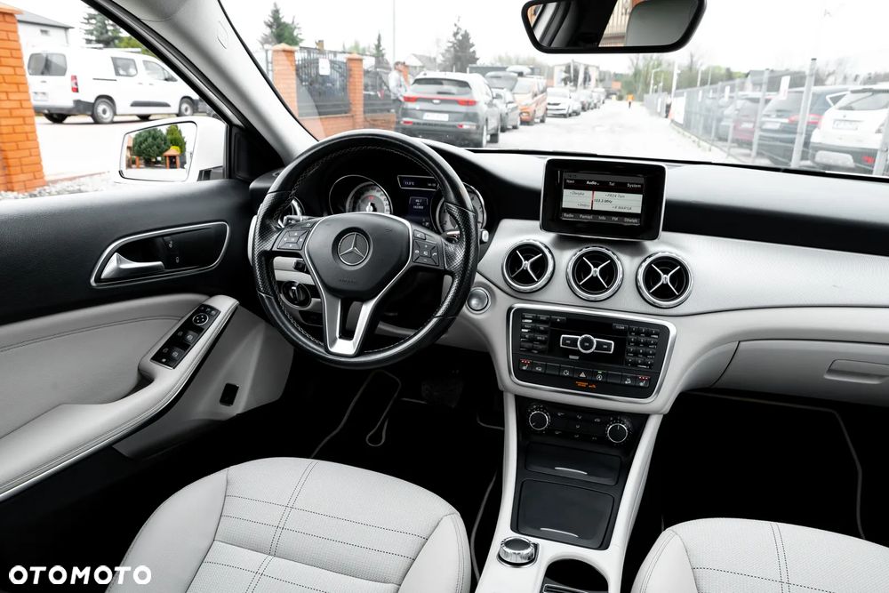 Mercedes-Benz GLA 250 4Matic 7G-DCT Activity Edition - 28