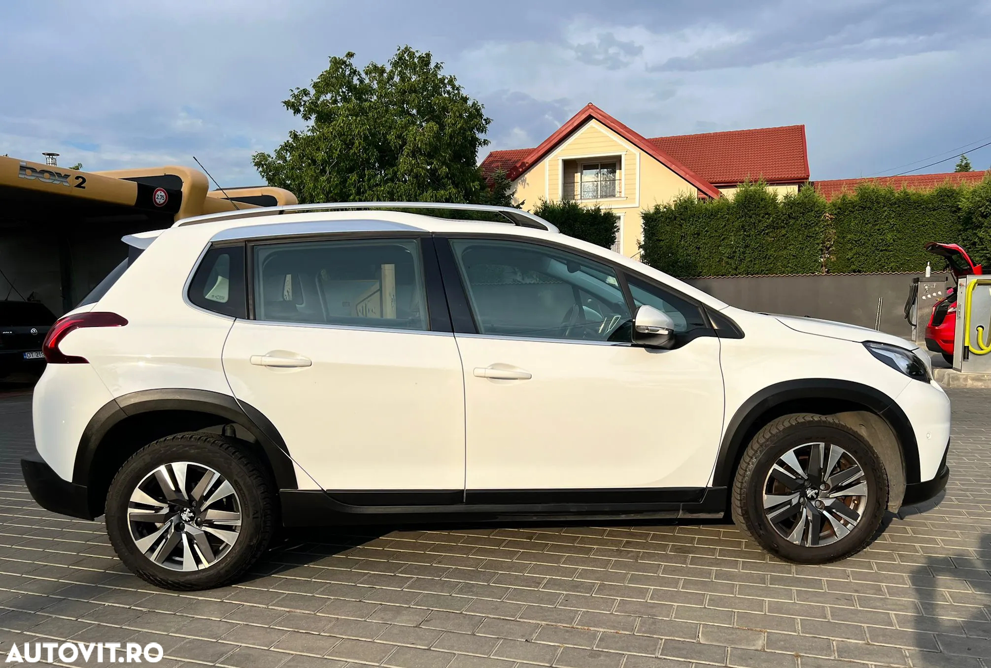 Peugeot 2008 1.2 PureTech Turbo S&S Allure - 3