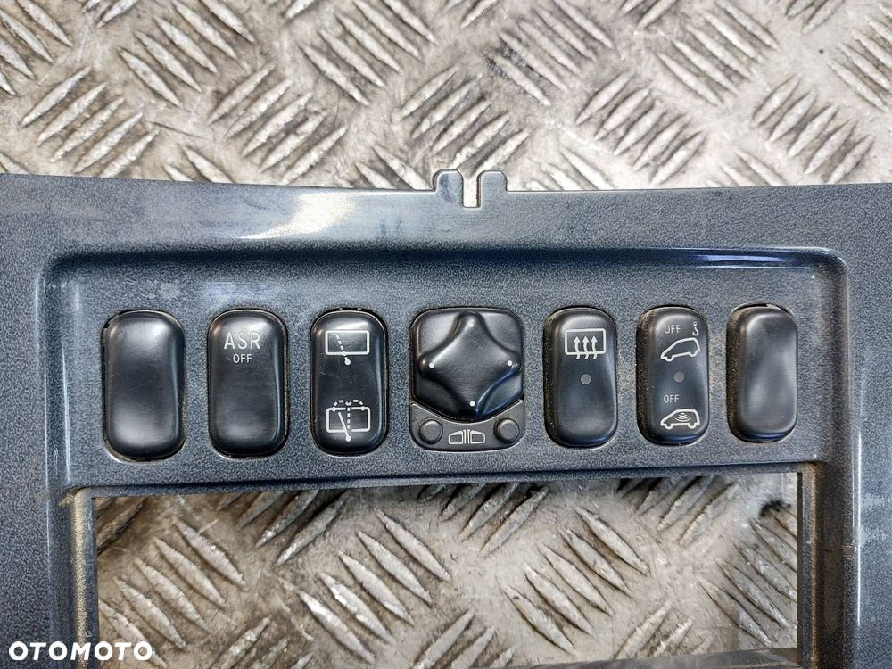 RAMKA KONSOLI ŚRODKOWA MERCEDES-BENZ W414 VANEO 1688203710 4146890239 - 2