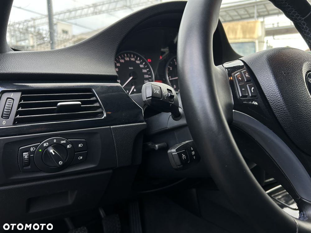 BMW Seria 3 - 36