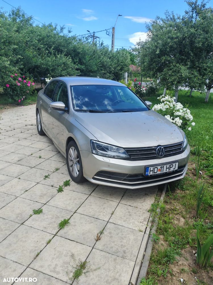 Volkswagen Jetta 2.0 TDI Highline - 1