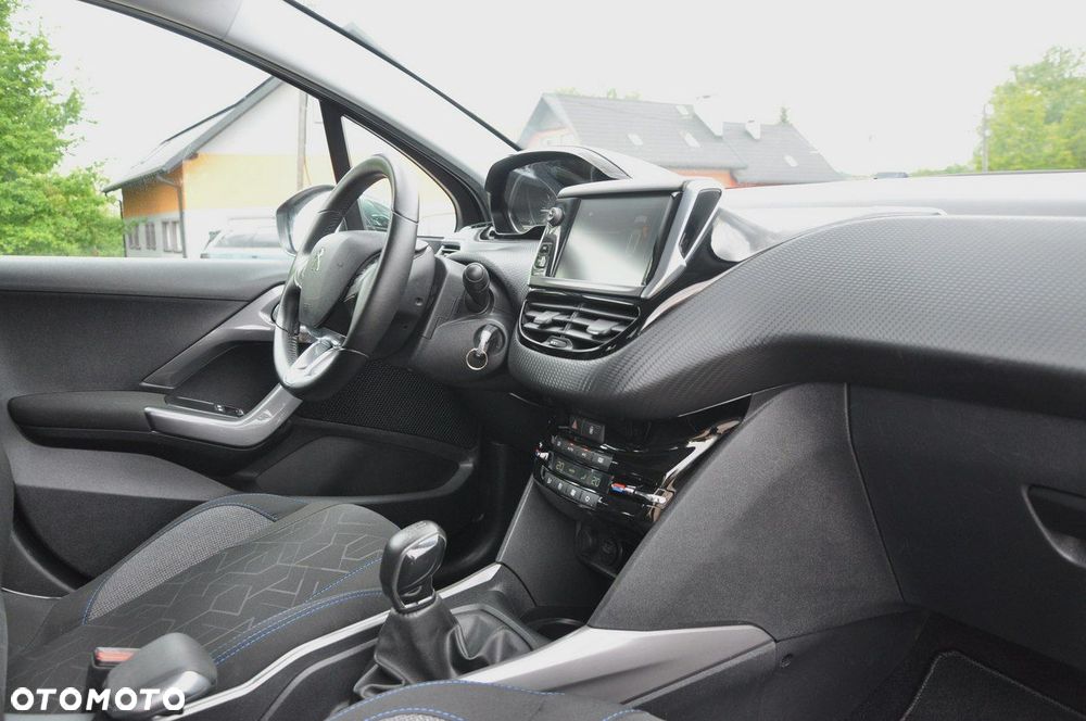 Peugeot 2008 1.2 Pure Tech Style - 16