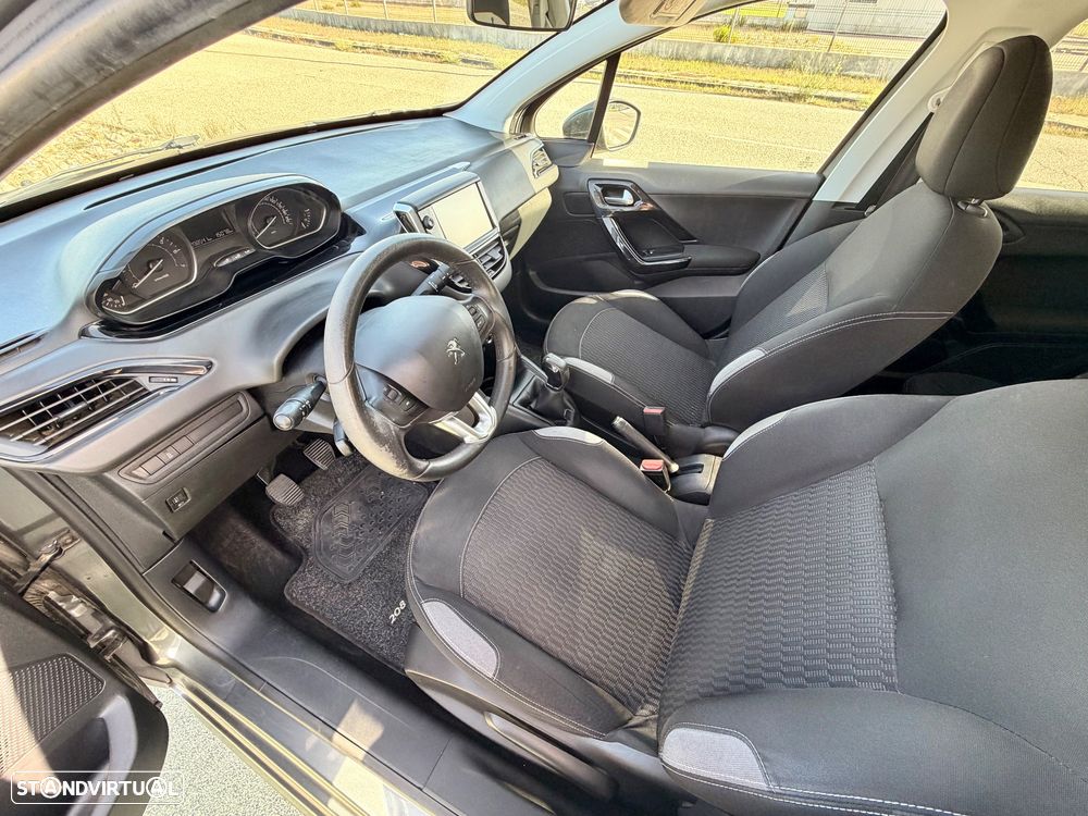 Peugeot 208 1.2 PureTech Style - 24
