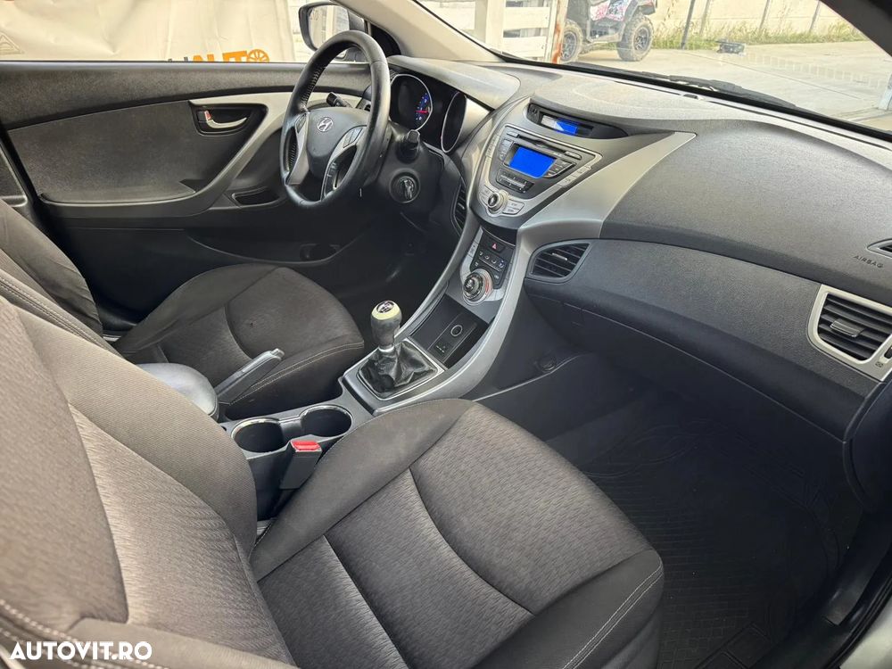Hyundai Elantra 1.6 MPi Exclusive - 11