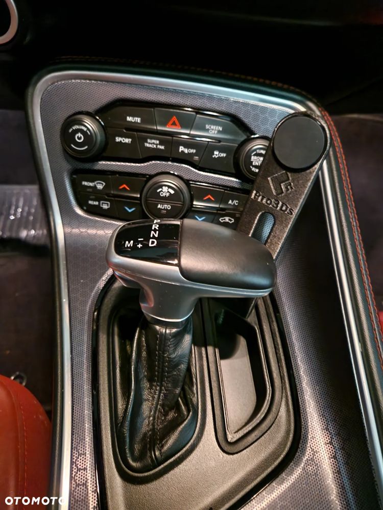 Dodge Challenger - 5