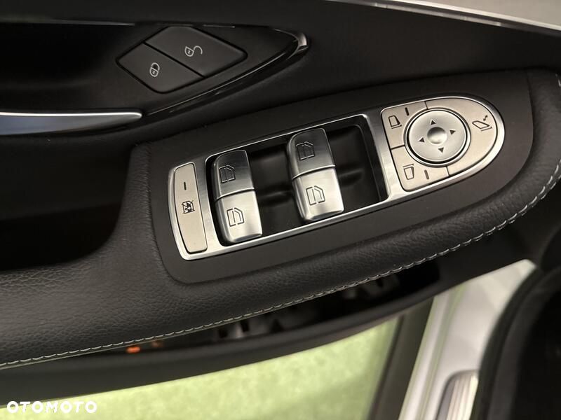 Mercedes-Benz GLC - 12